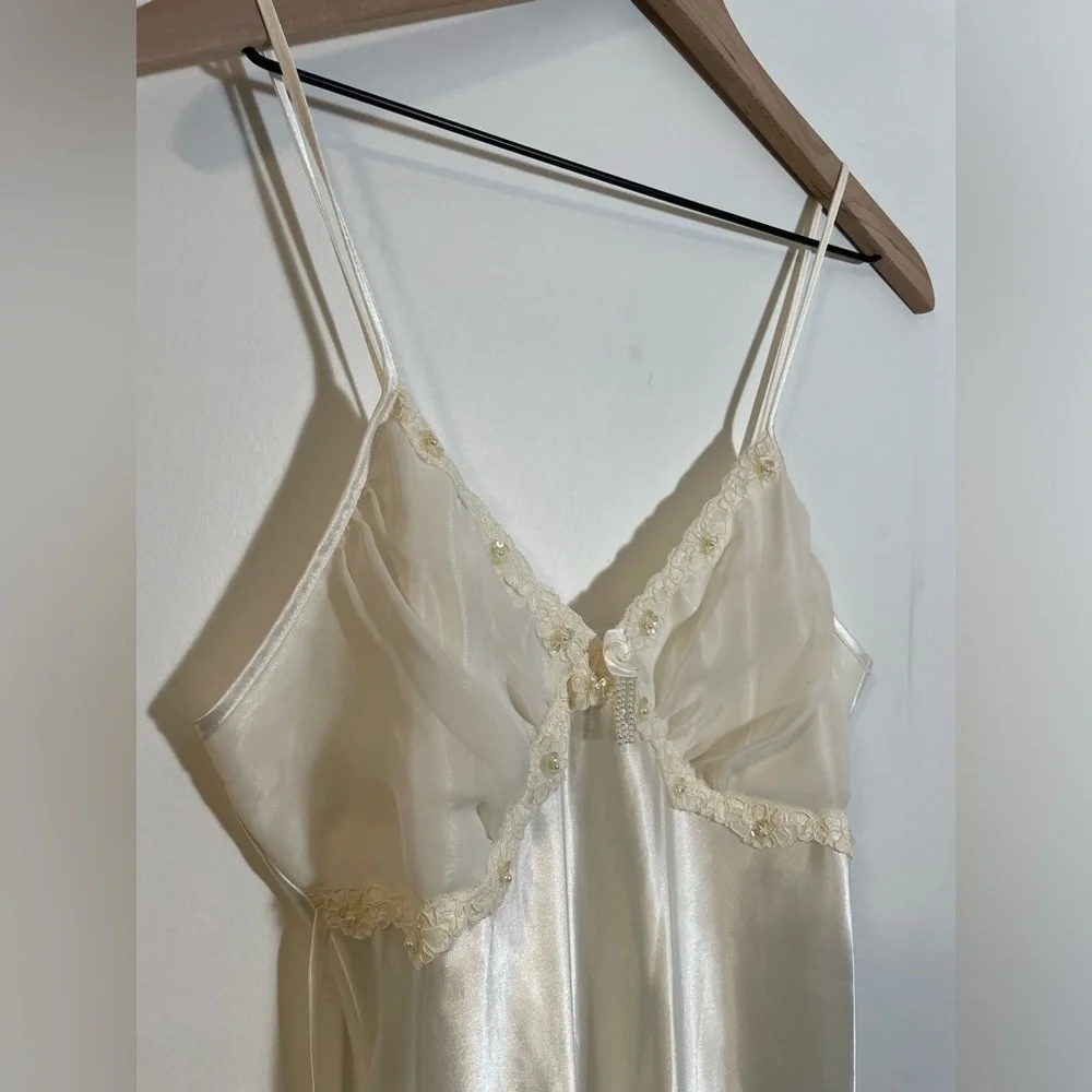 VTG Delicates White Peignoir Set Pearl & Lace Details Medium Bridal Nightgown - Picture 5 of 12